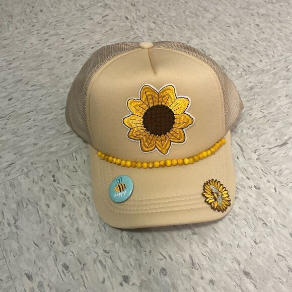 Handmade Trucker Hat sunflower Design - Picture 1 of 5